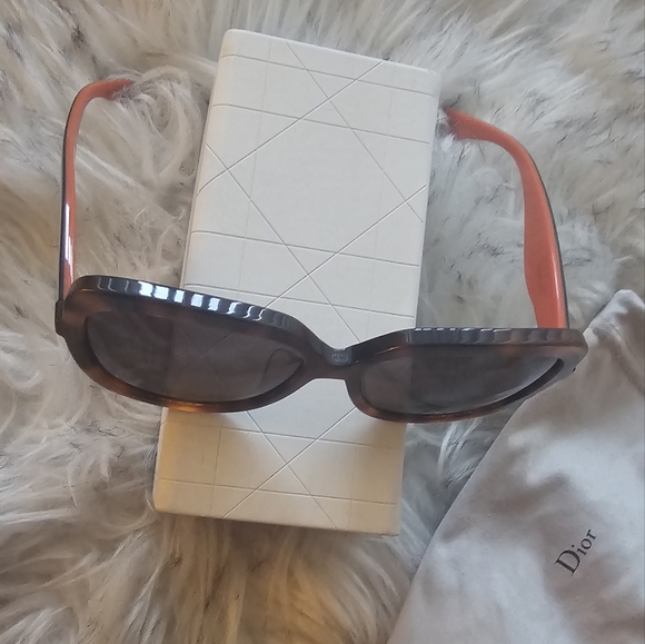 Dior authentic sunglasses - Picture 2 of 6